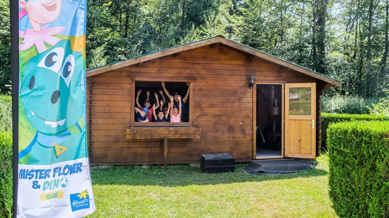 Photo of Outdoor in Leval