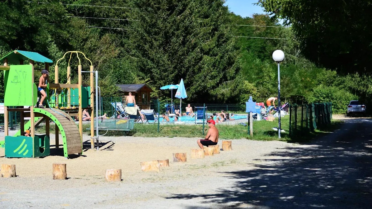 Photo of Others in Leval