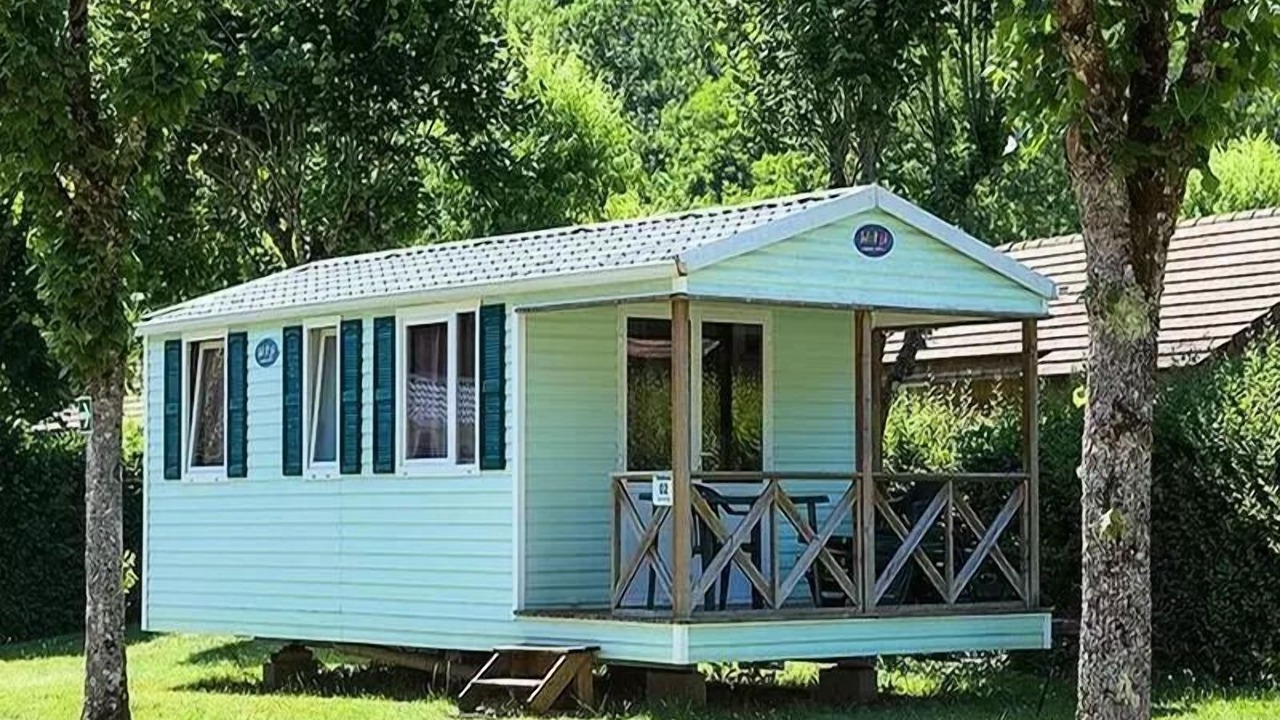 Photo of Outdoor in Leval