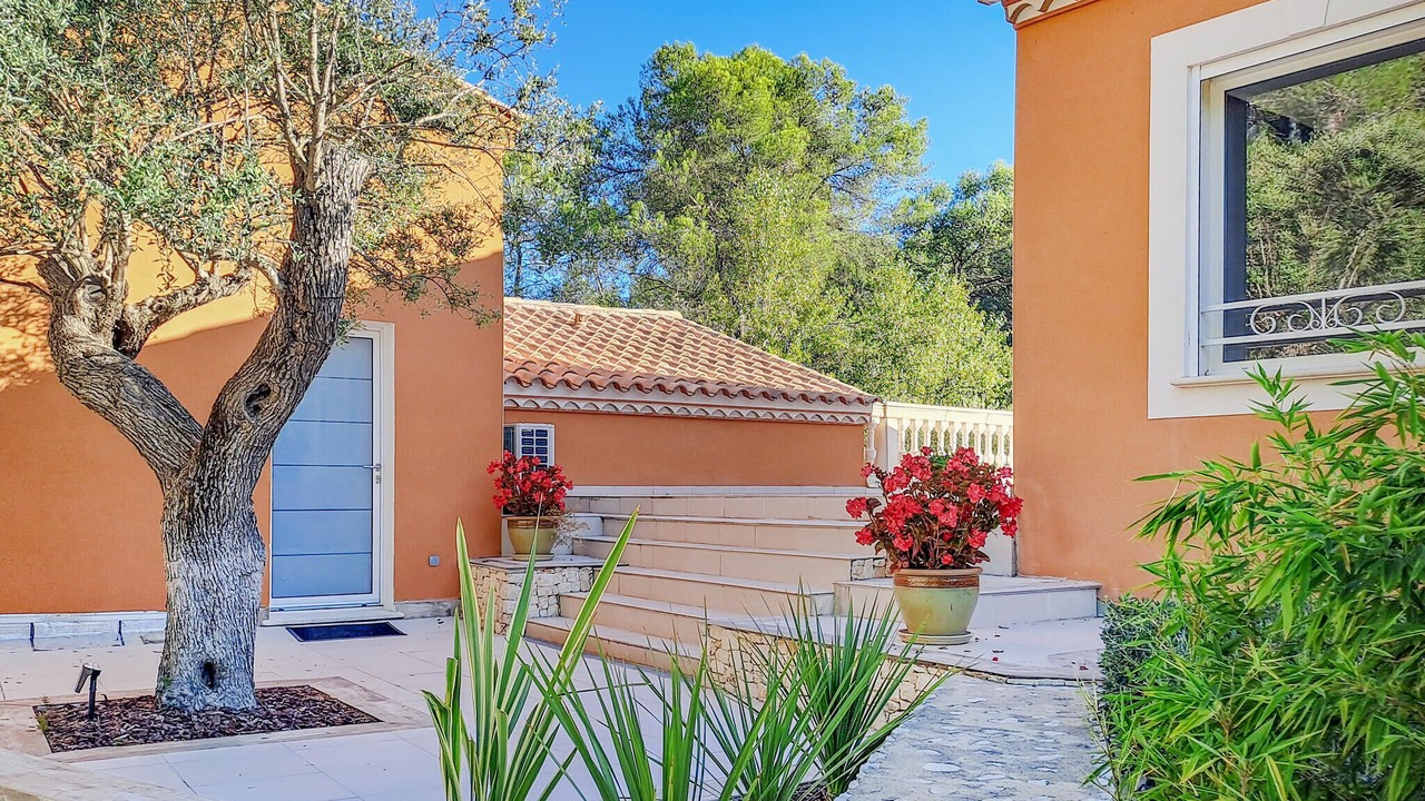 Photo of Others in Cannes-et-Clairan