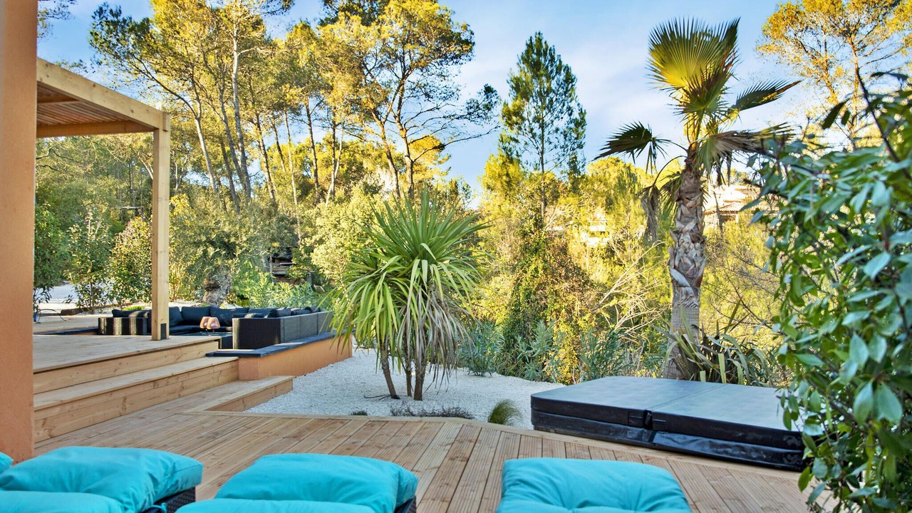 Photo of Others in Cannes-et-Clairan