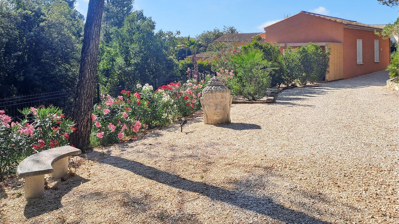 Photo of Others in Cannes-et-Clairan