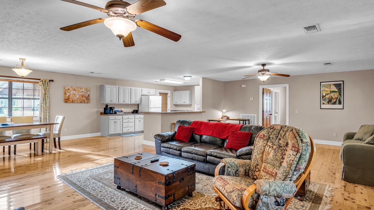 Photo of Livingroom in Pheba