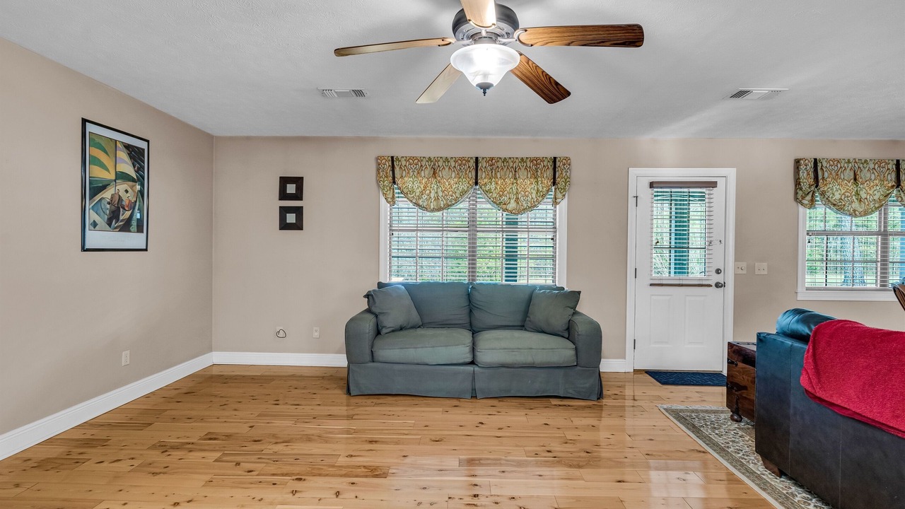 Photo of Livingroom in Pheba