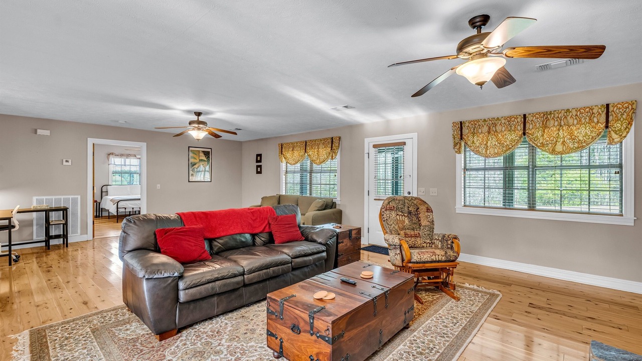 Photo of Livingroom in Pheba
