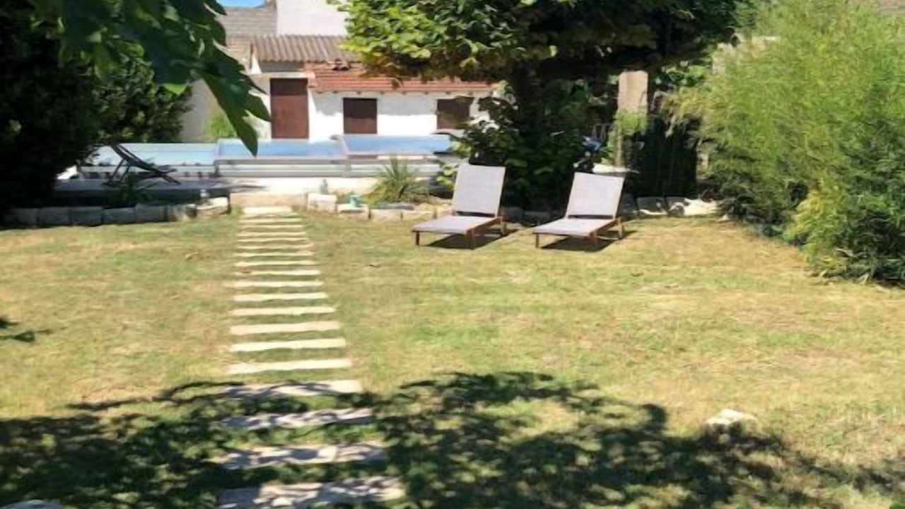 Photo of Outdoor in Jonquieres-Saint-Vincent