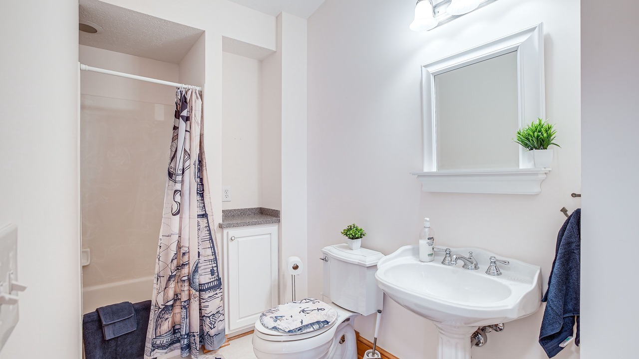 Photo of Bathroom in Buckeye Lake