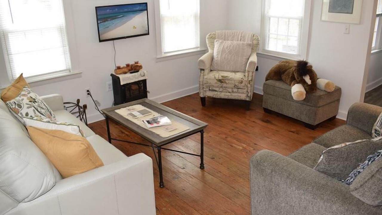 Photo of Livingroom in Deep Hole