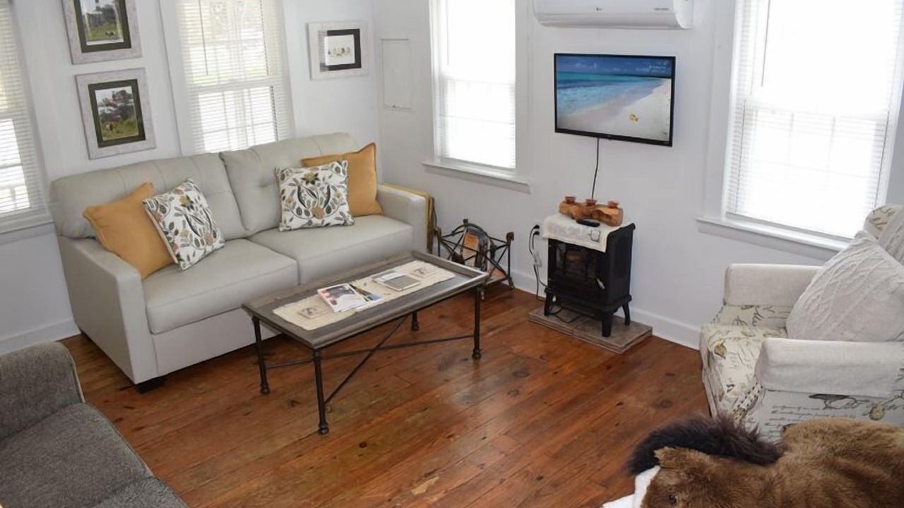 Photo of Livingroom in Deep Hole