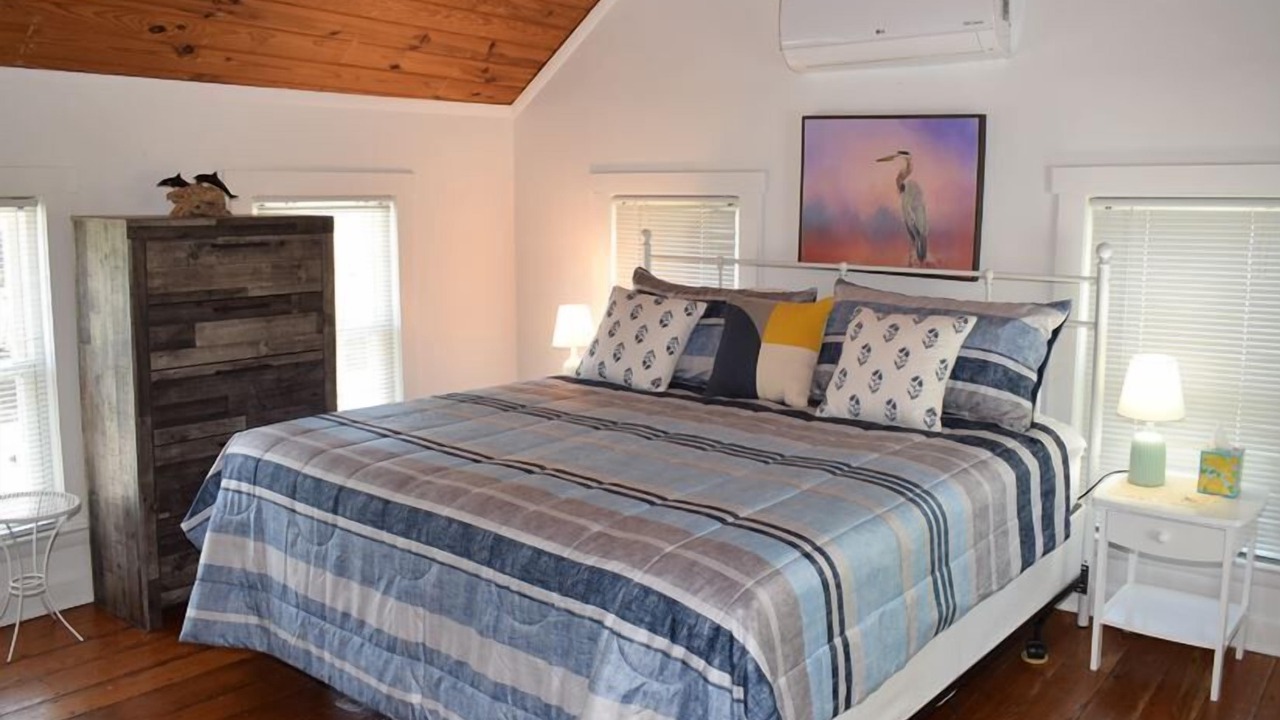 Photo of Bedroom in Deep Hole