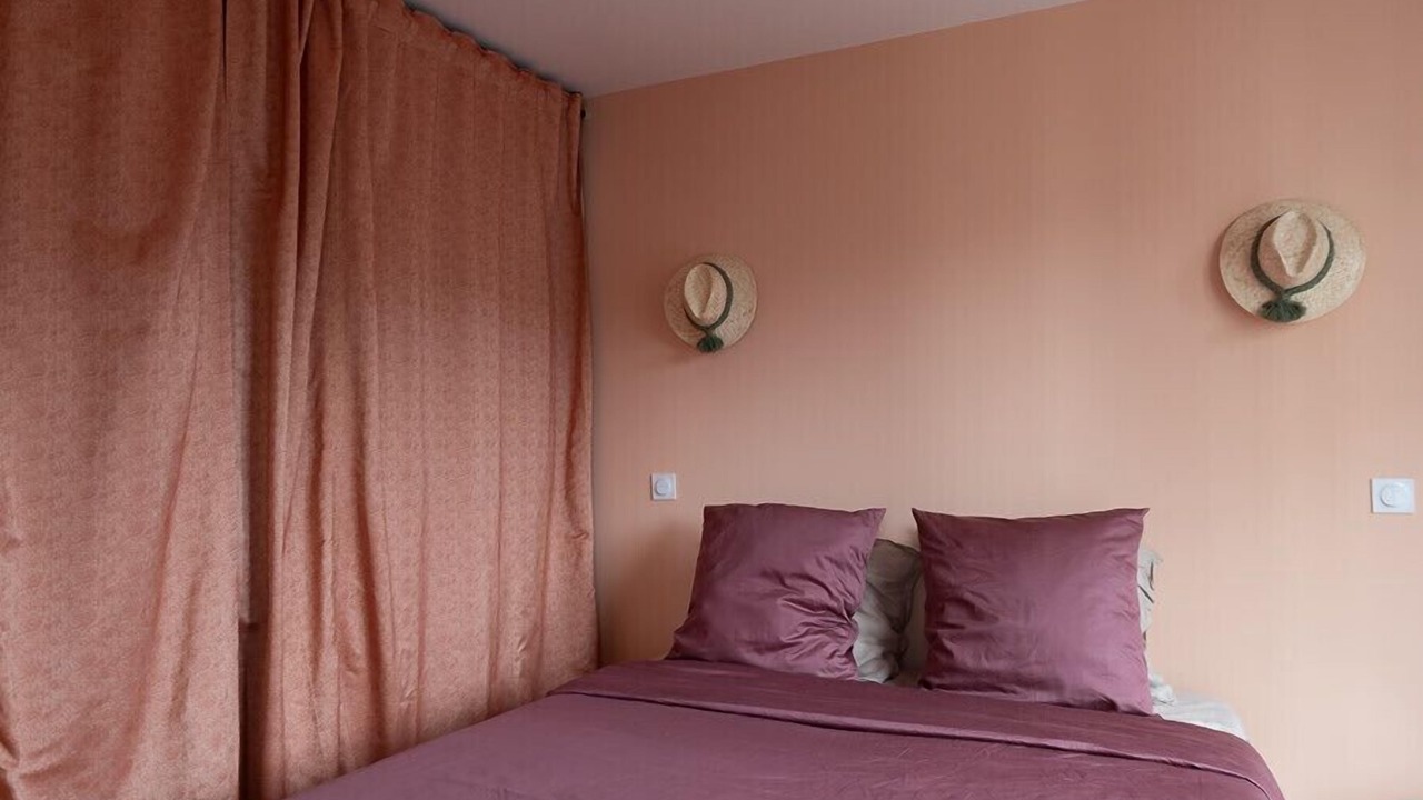Photo of Bedroom in Saint-Ouen