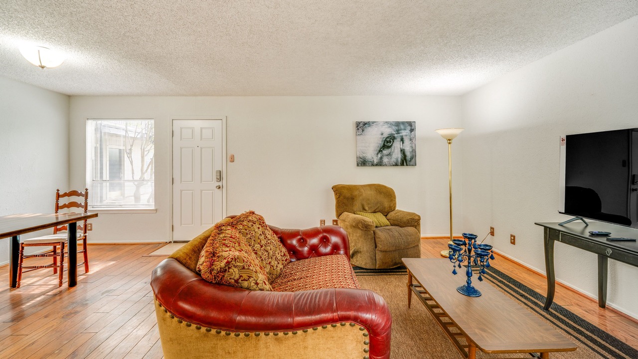 Photo of Livingroom in Knox - Henderson
