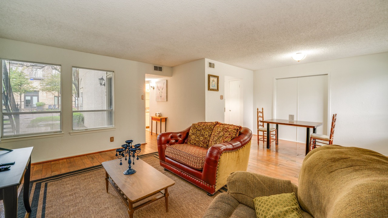 Photo of Livingroom in Knox - Henderson