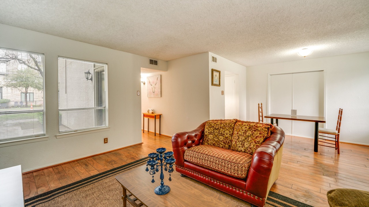 Photo of Livingroom in Knox - Henderson