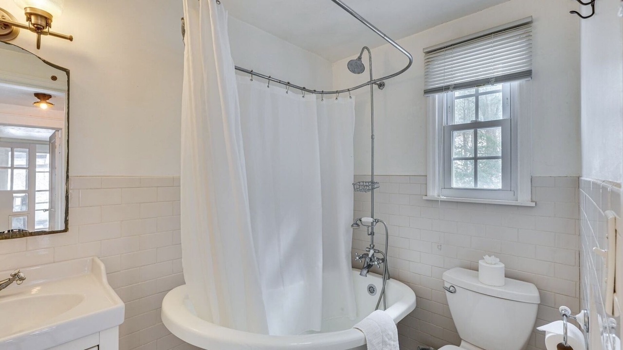 Photo of Bathroom in Garrison