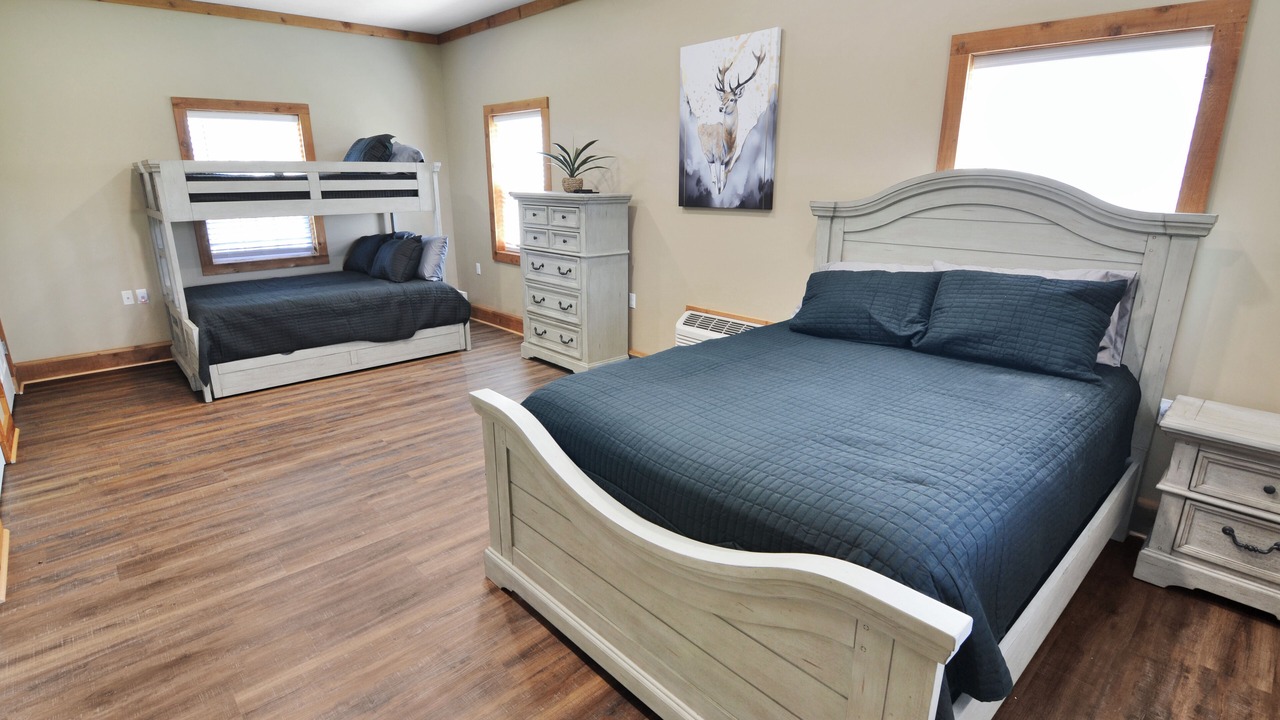 Photo of Bedroom in Cave City