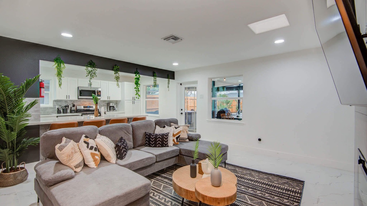 Photo of Livingroom in Spring Branch Central