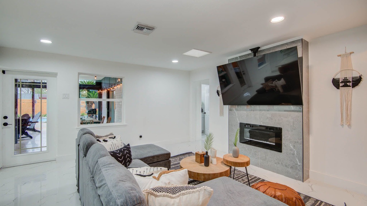 Photo of Livingroom in Spring Branch Central