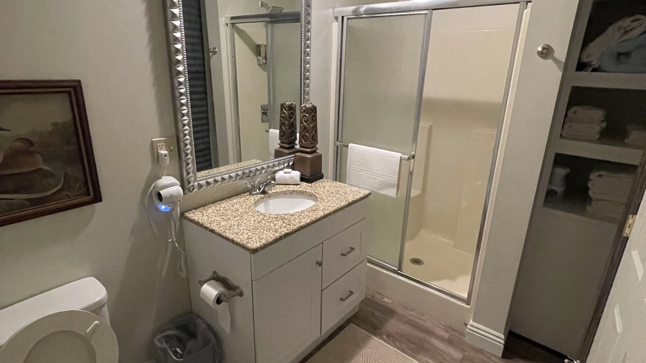 Photo of Bathroom in Gregory