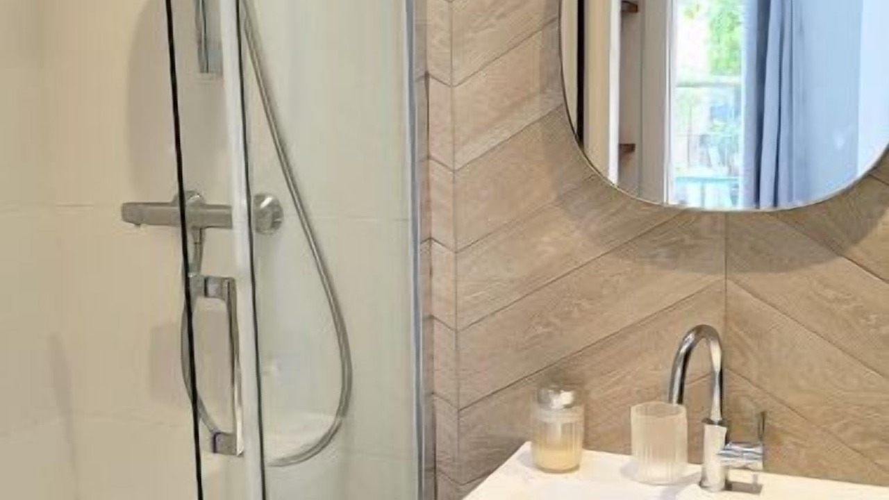 Photo of Bathroom in Chaville
