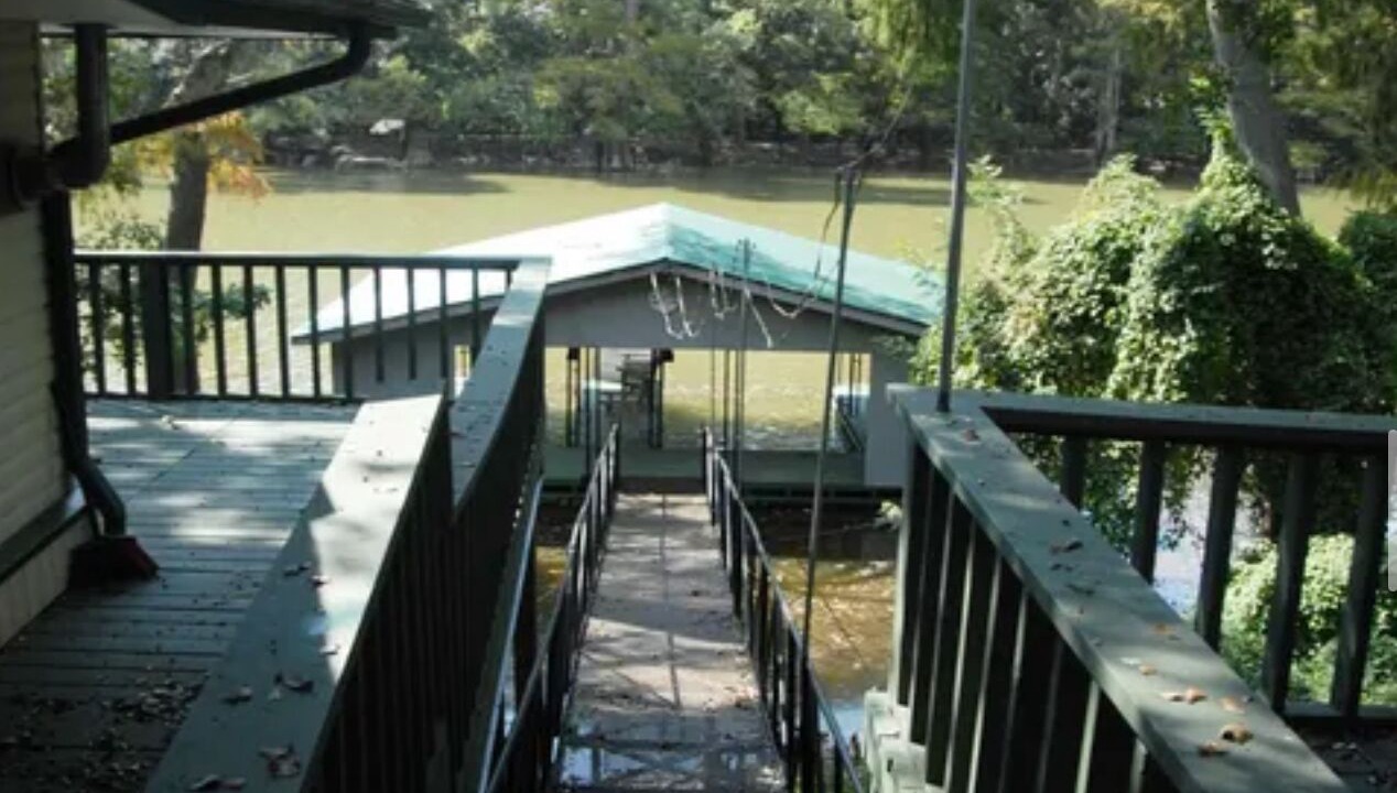 Photo of Outdoor in Holly Grove