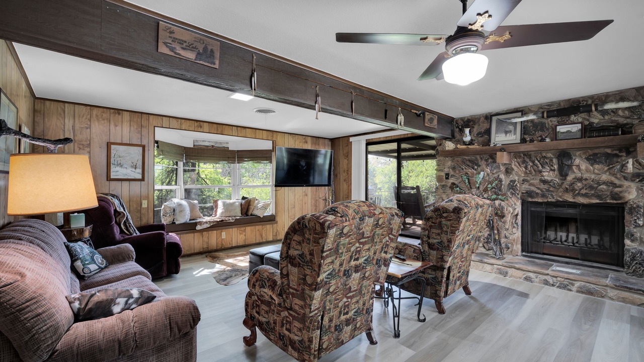Photo of Livingroom in Irene
