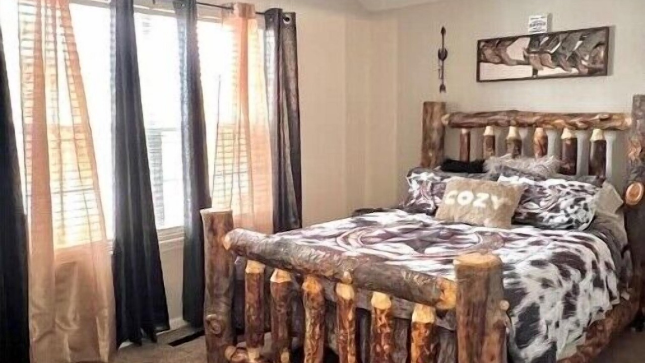 Photo of Bedroom in Ozark