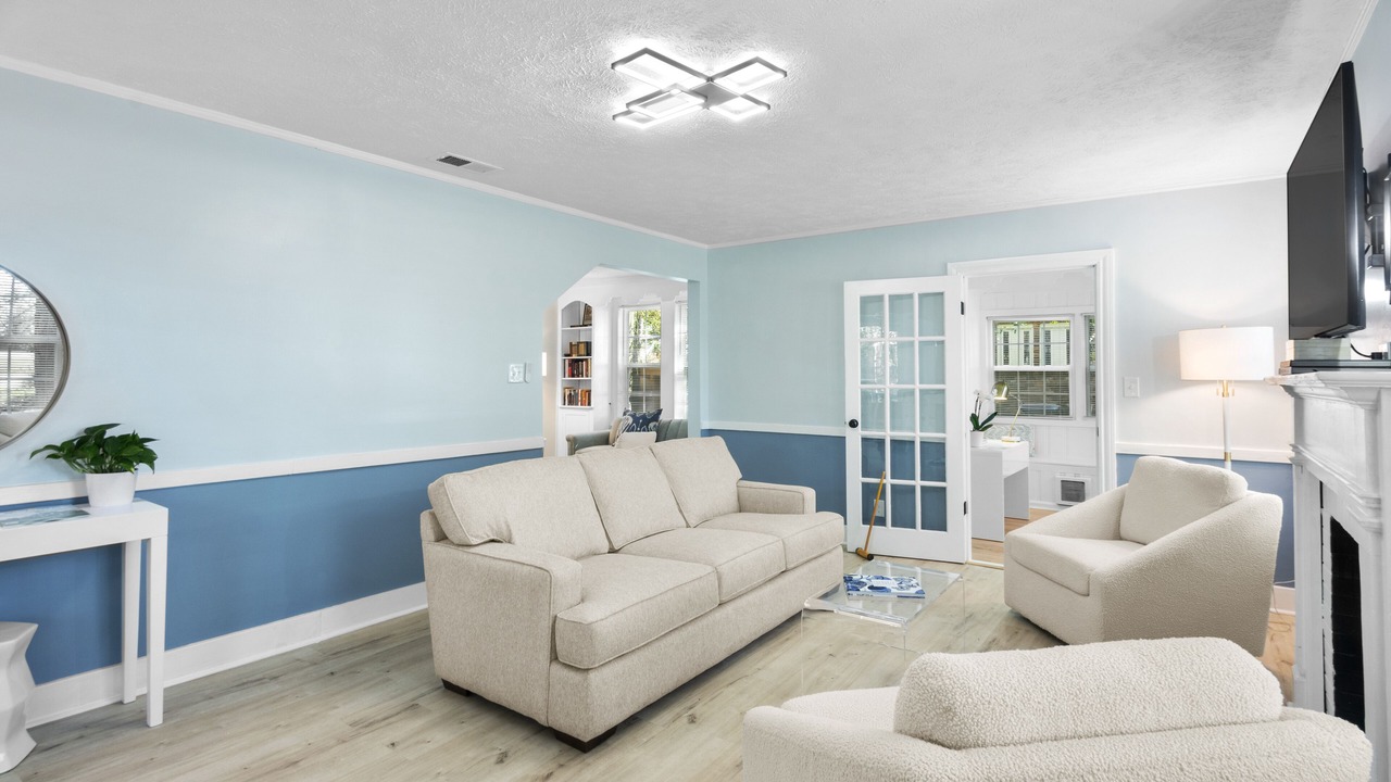 Photo of Livingroom in Forest Hills