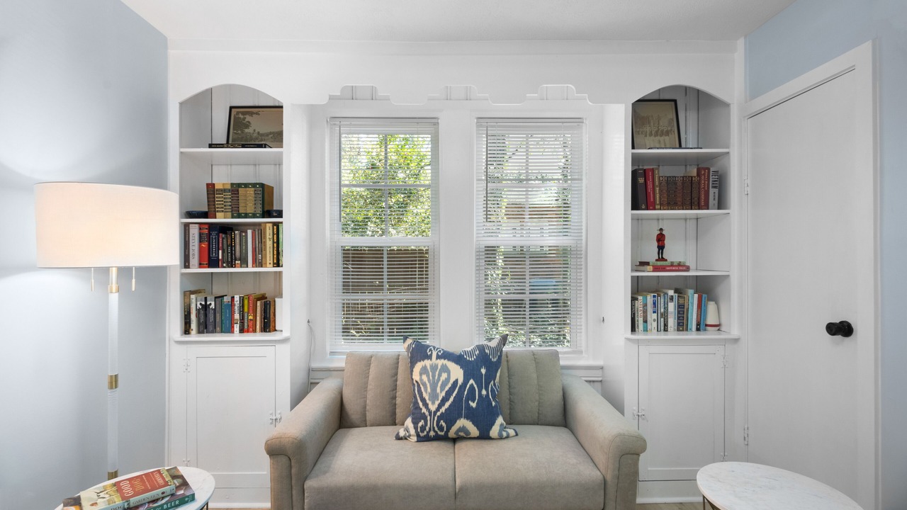 Photo of Livingroom in Forest Hills
