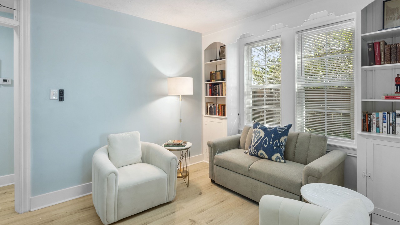 Photo of Livingroom in Forest Hills