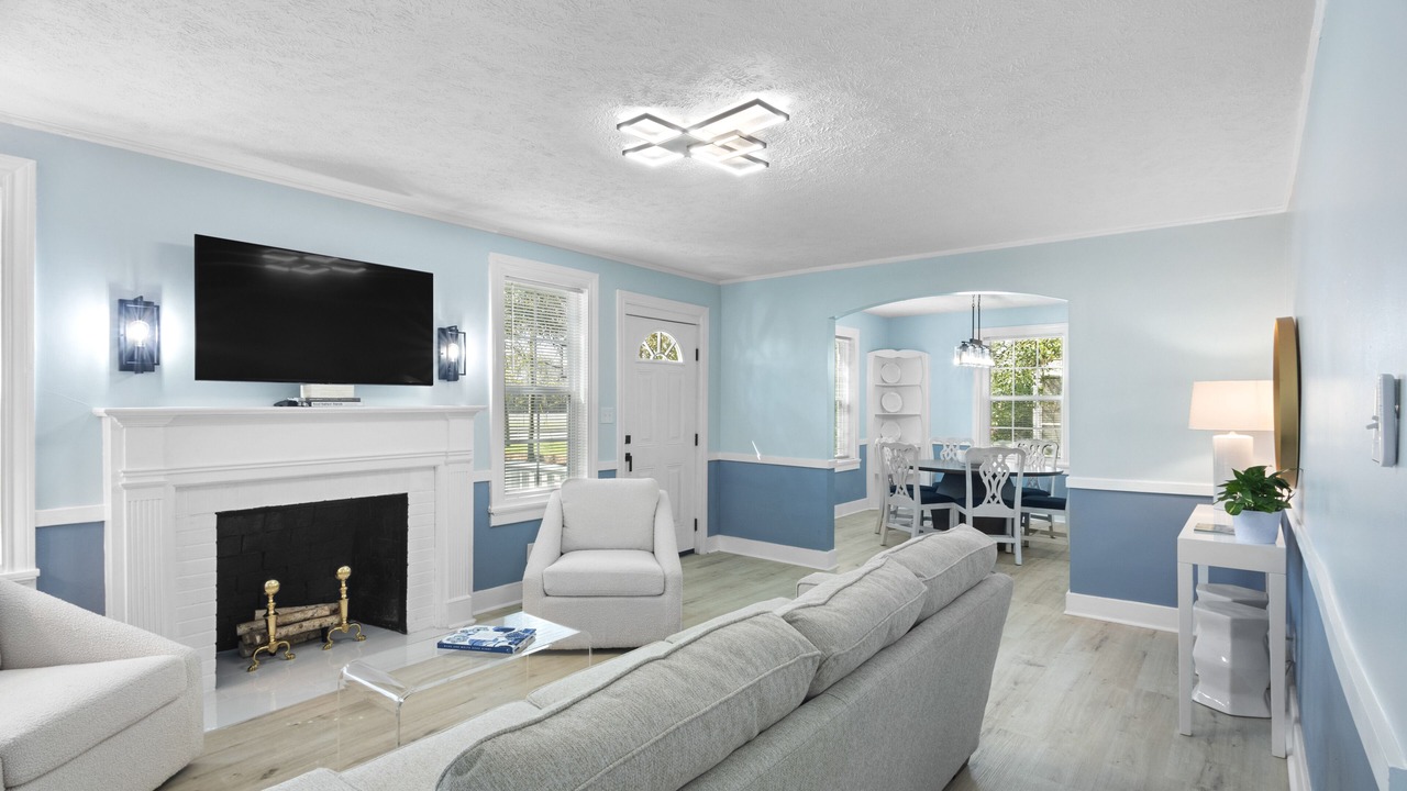 Photo of Livingroom in Forest Hills