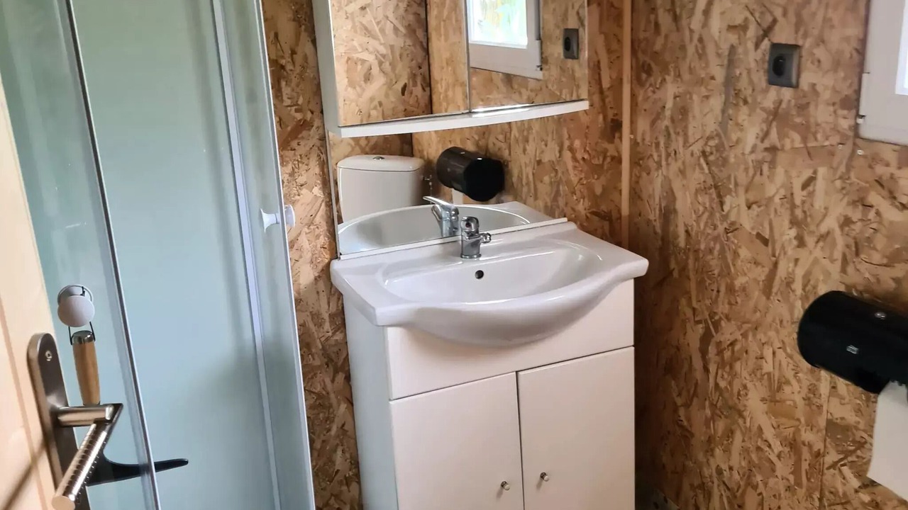 Photo of Bathroom in Les Grandes-Ventes