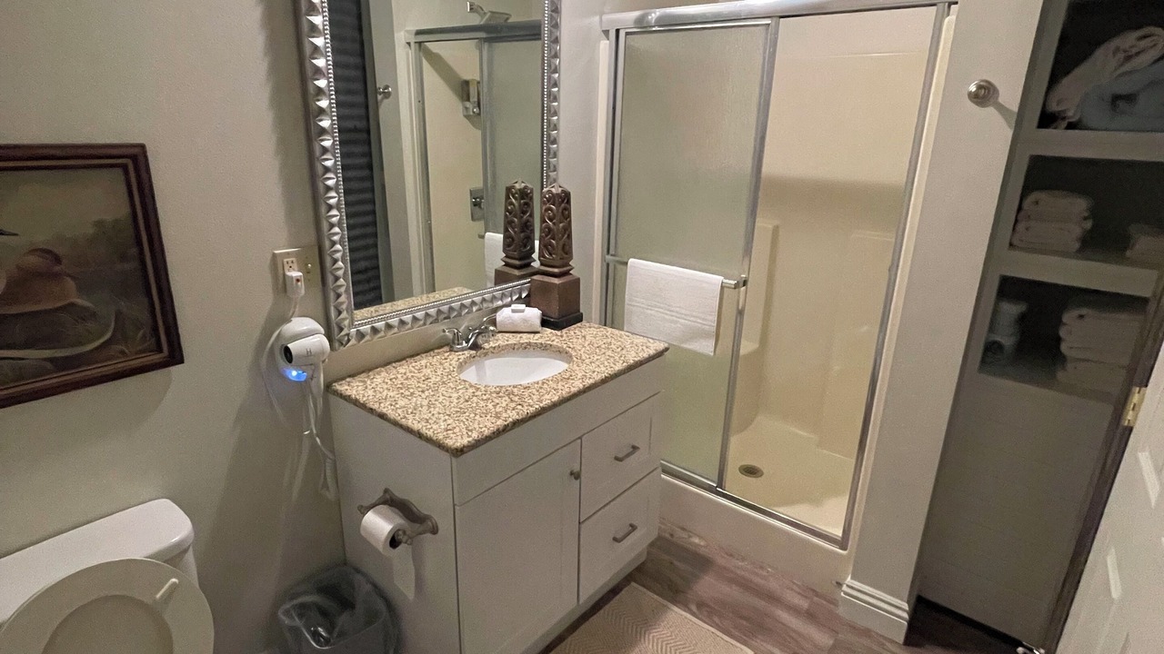 Photo of Bathroom in Gregory