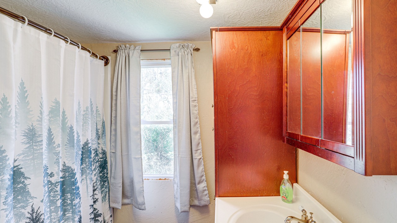 Photo of Bathroom in Guion