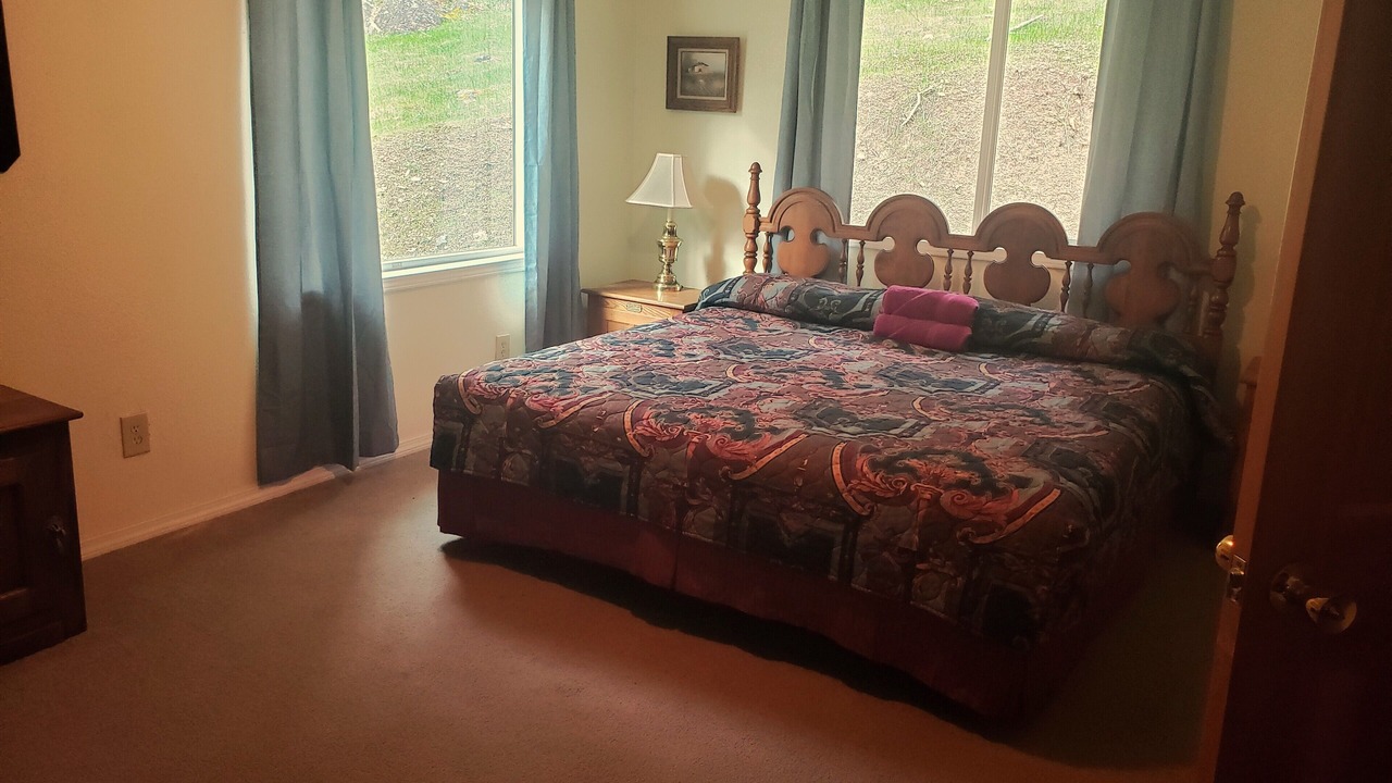 Photo of Bedroom in Grants Pass
