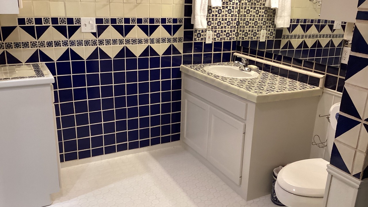 Photo of Bathroom in Junction