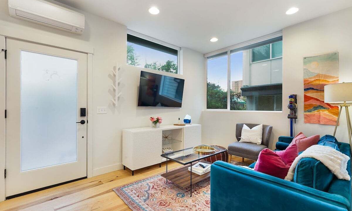 Photo of Livingroom in North Queen Anne