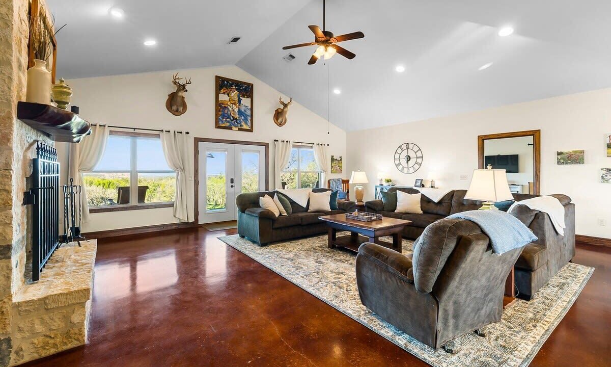 Photo of Livingroom in Fredericksburg