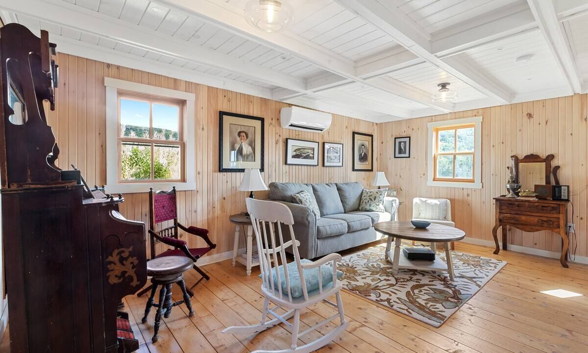 Photo of Livingroom in Terra Nova