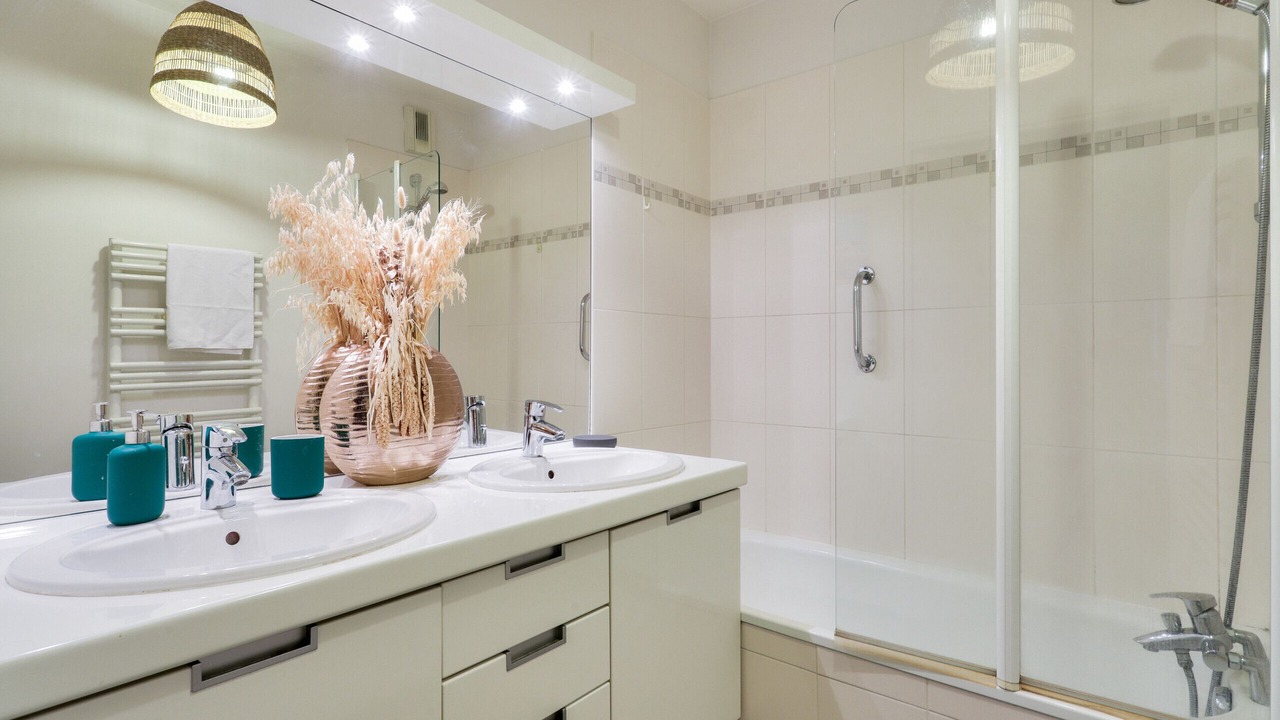 Photo of Bathroom in Republique - Les Ponts