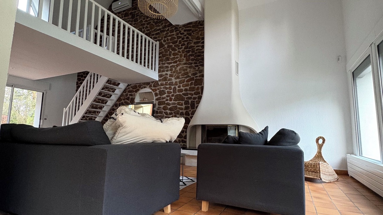 Photo of Livingroom in Change