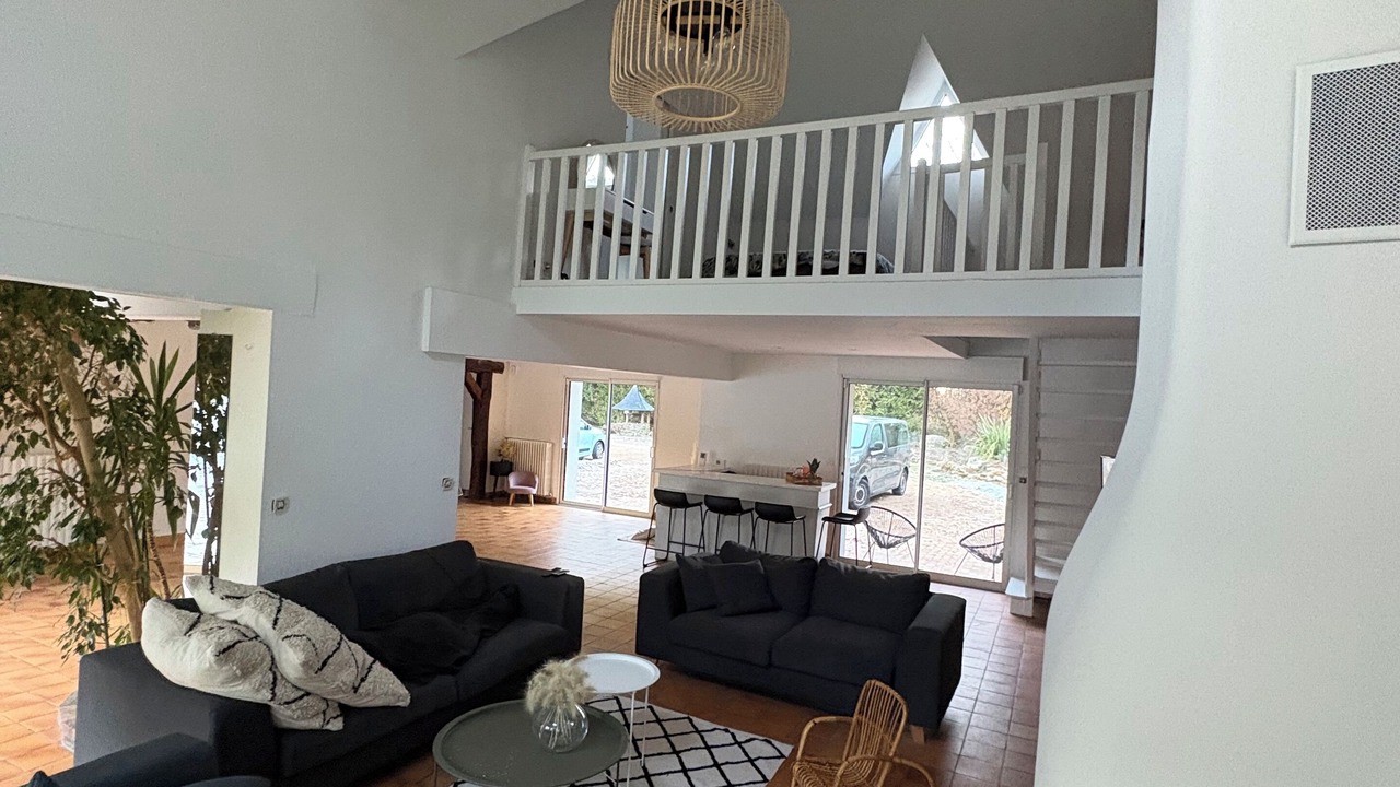 Photo of Livingroom in Change