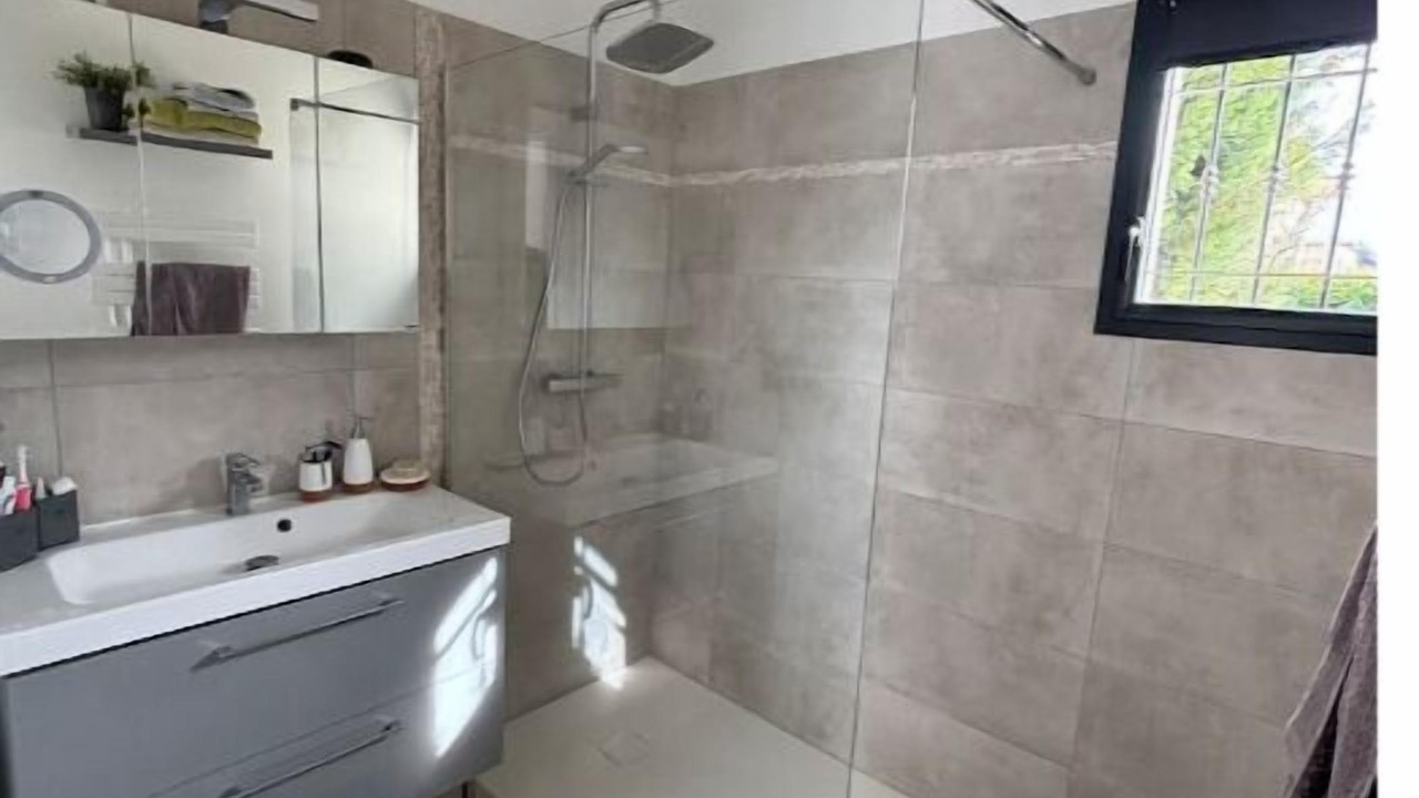 Photo of Bathroom in Cairanne