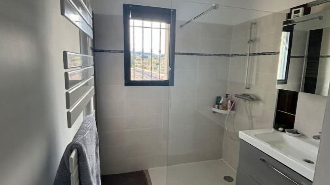 Photo of Bathroom in Cairanne