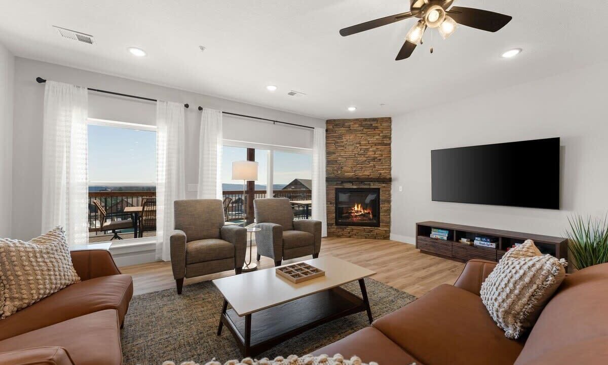 Photo of Livingroom in Kimberling City