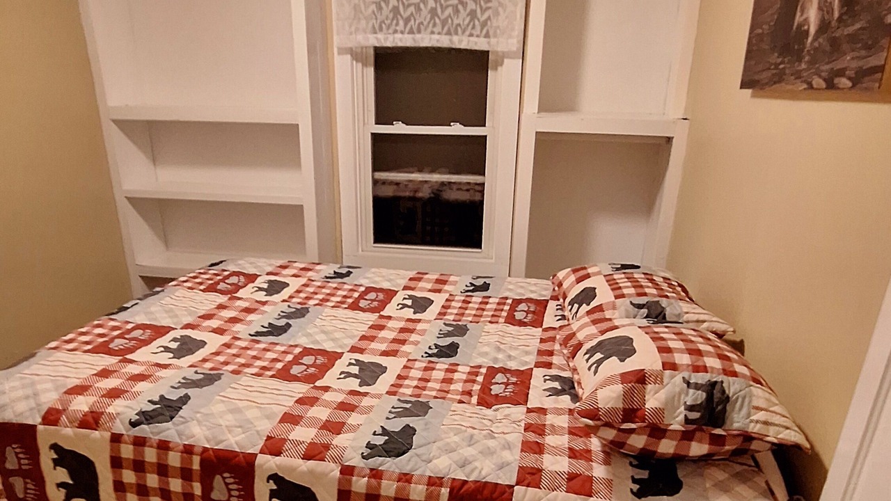 Photo of Bedroom in Colebrook