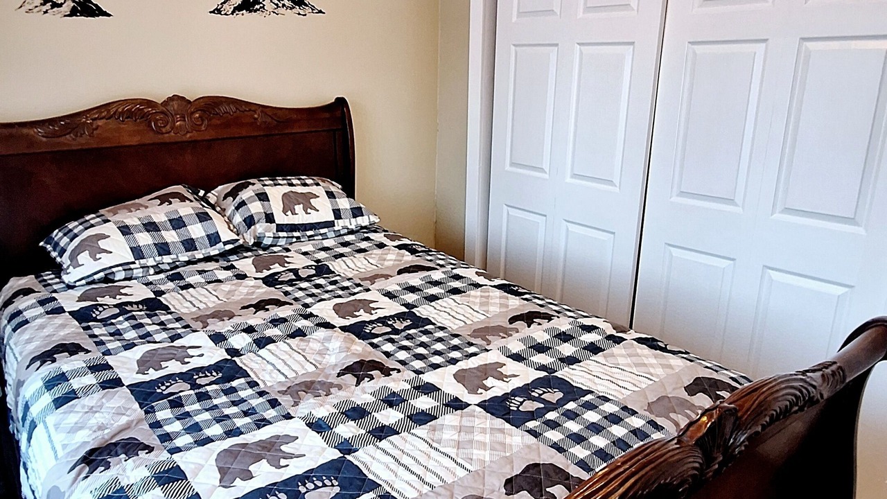 Photo of Bedroom in Colebrook