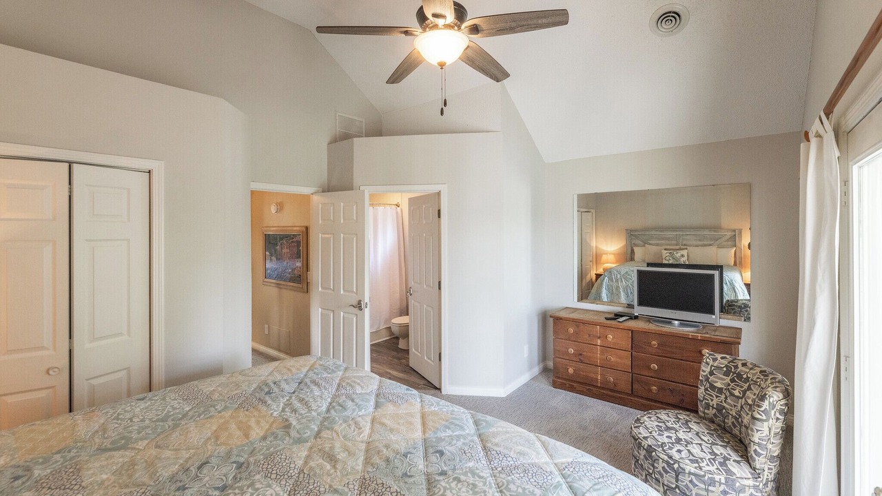 Photo of Bedroom in Grand Rivers