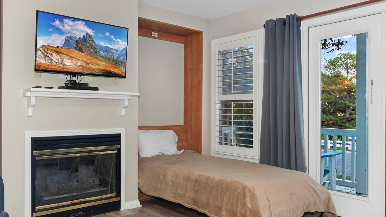 Photo of Bedroom in Grand Rivers