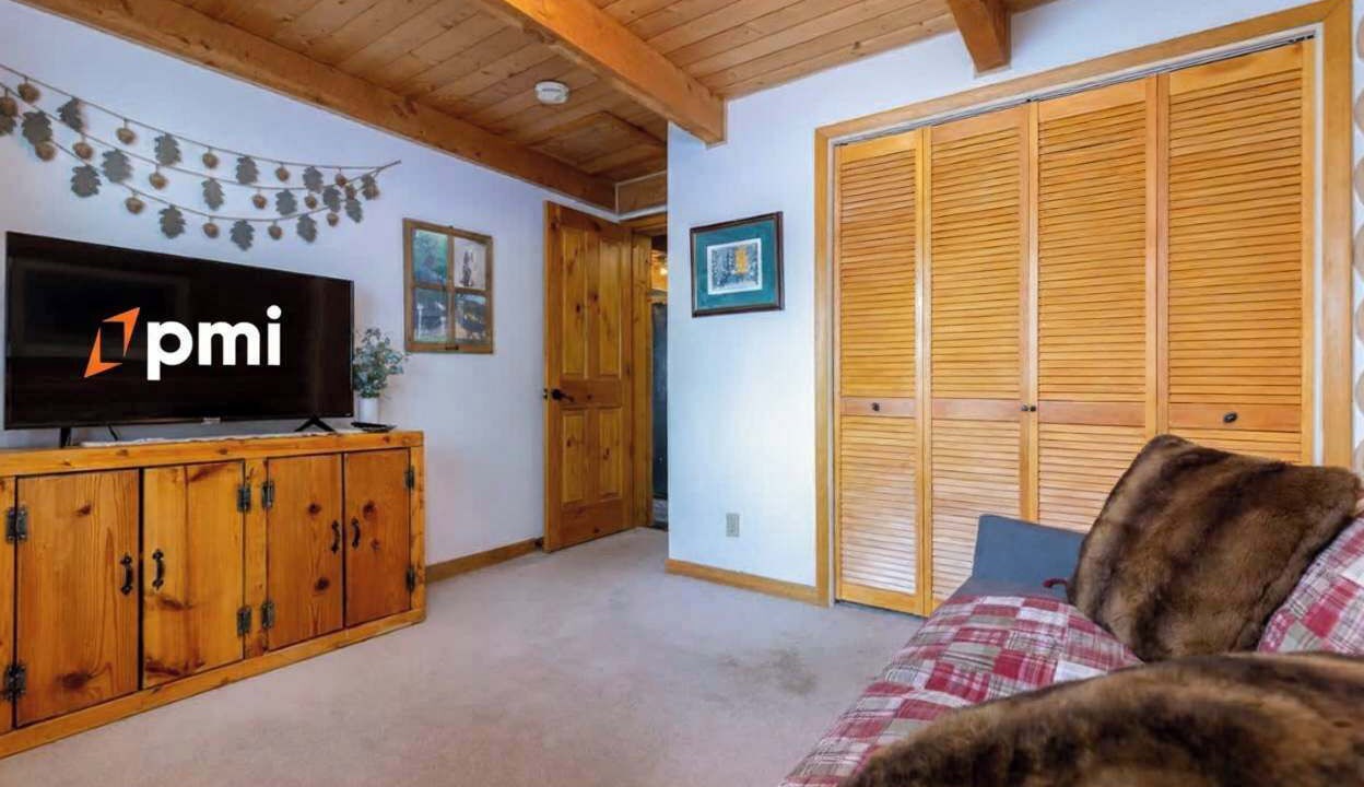 Photo of Livingroom in Quandary Village